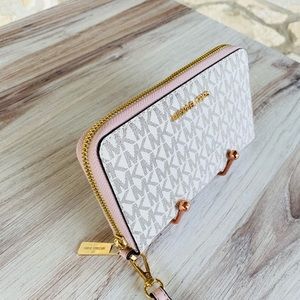 Michael Kors multifunctional signature pink wallet